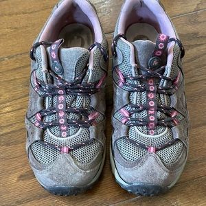 Merrell hiking shoes. Big kids size 5 / women’s 7. Brown with pink accents.